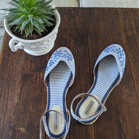 Tabitha Simmons sandals with eyelet designs - Picture 4 of 7